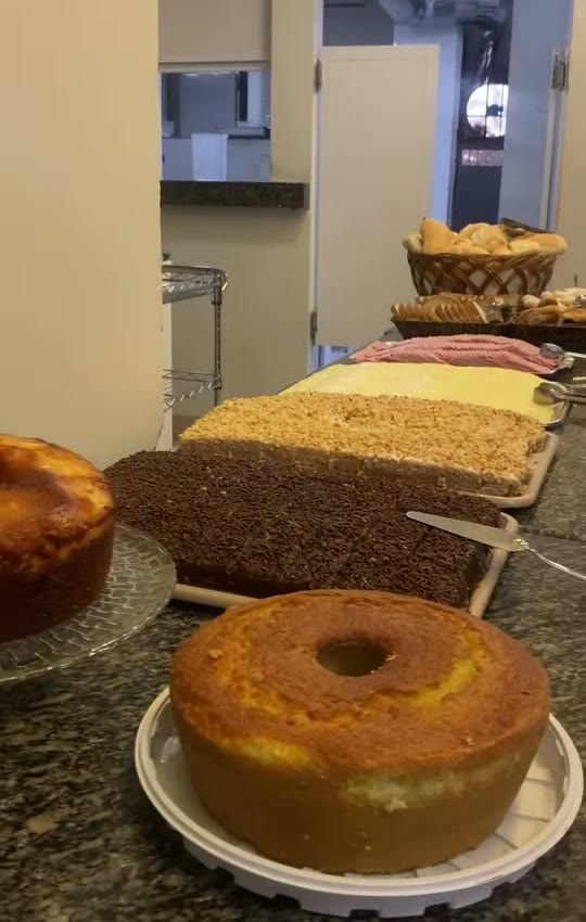 Bolos e café da manhã